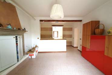 QUADRILOCALE CON TERRENO