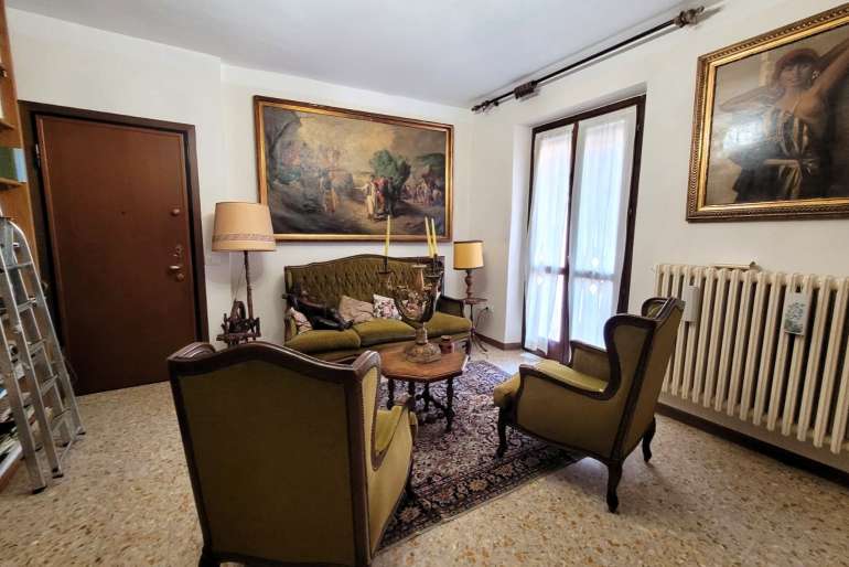 VENDESI TRILOCALE IN CENTRO A GARDONE V.T.