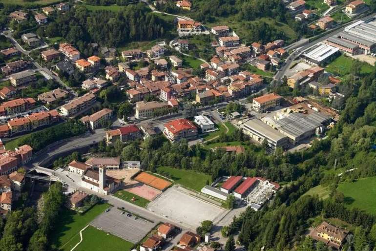 VENDESI TRILOCALE OTTIME CONDIZIONI - MARCHENO