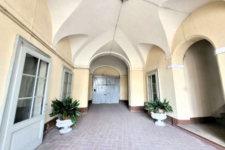 VENDESI PALAZZO STORICO - GRANDE POTENZIALE - CASTIGLIONE
