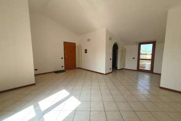 VENDESI AMPIO QUADRILOCALE CON TERRAZZA - BOVEZZO