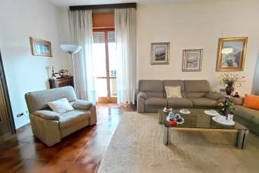 PENTALOCALE IN BIFAMILIARE CON BOX ALTEZZA CAMPER O DEPOSITO &ndash; VILLA CARCINA