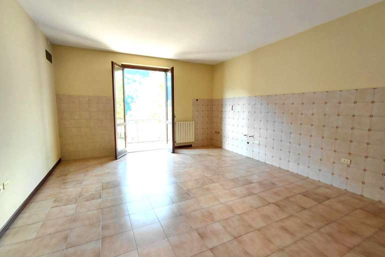 TRILOCALE VERO AFFARE &ndash; PEZZAZE