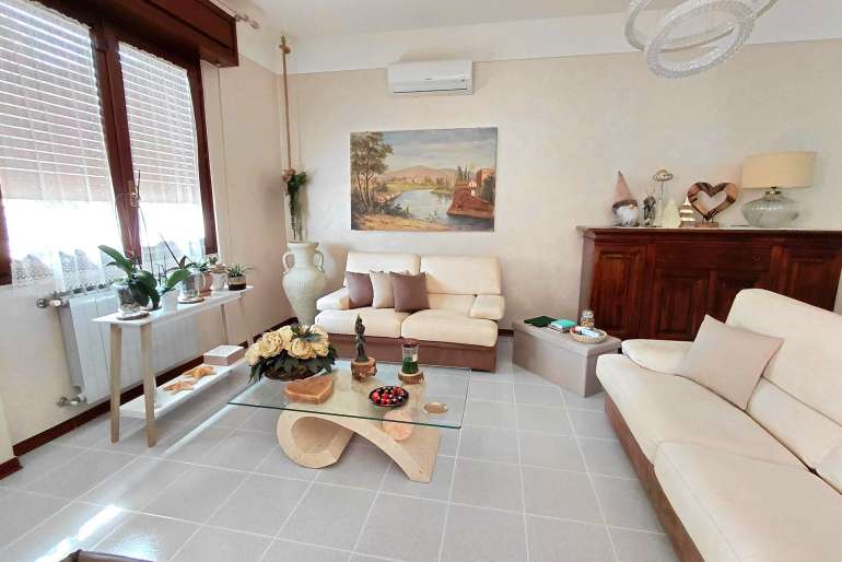 VILLA INDIPENDENTE CON DUE APPARTAMENTI - VILLA CARCINA