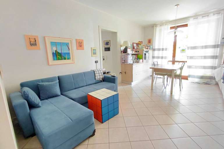 VENDESI BILOCALE CON BOX E CANTINA - CONCESIO