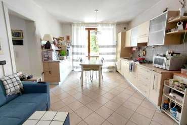 VENDESI BILOCALE CON BOX E CANTINA - CONCESIO