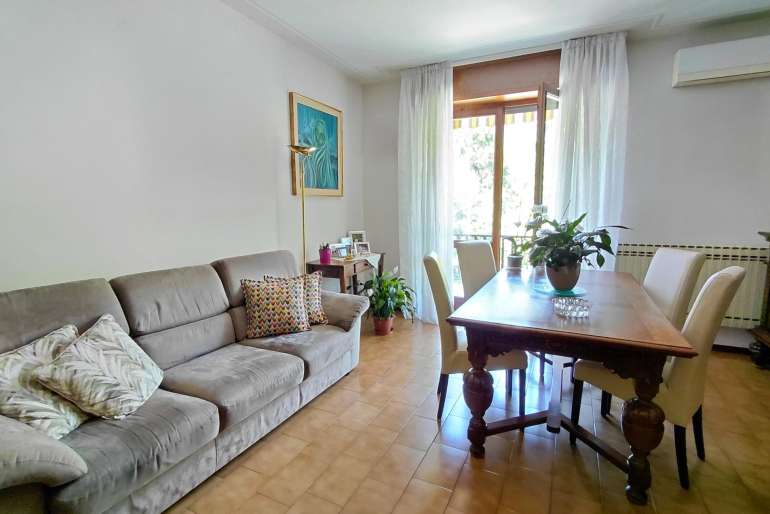 VENDESI TRILOCALE - VILLA CARCINA